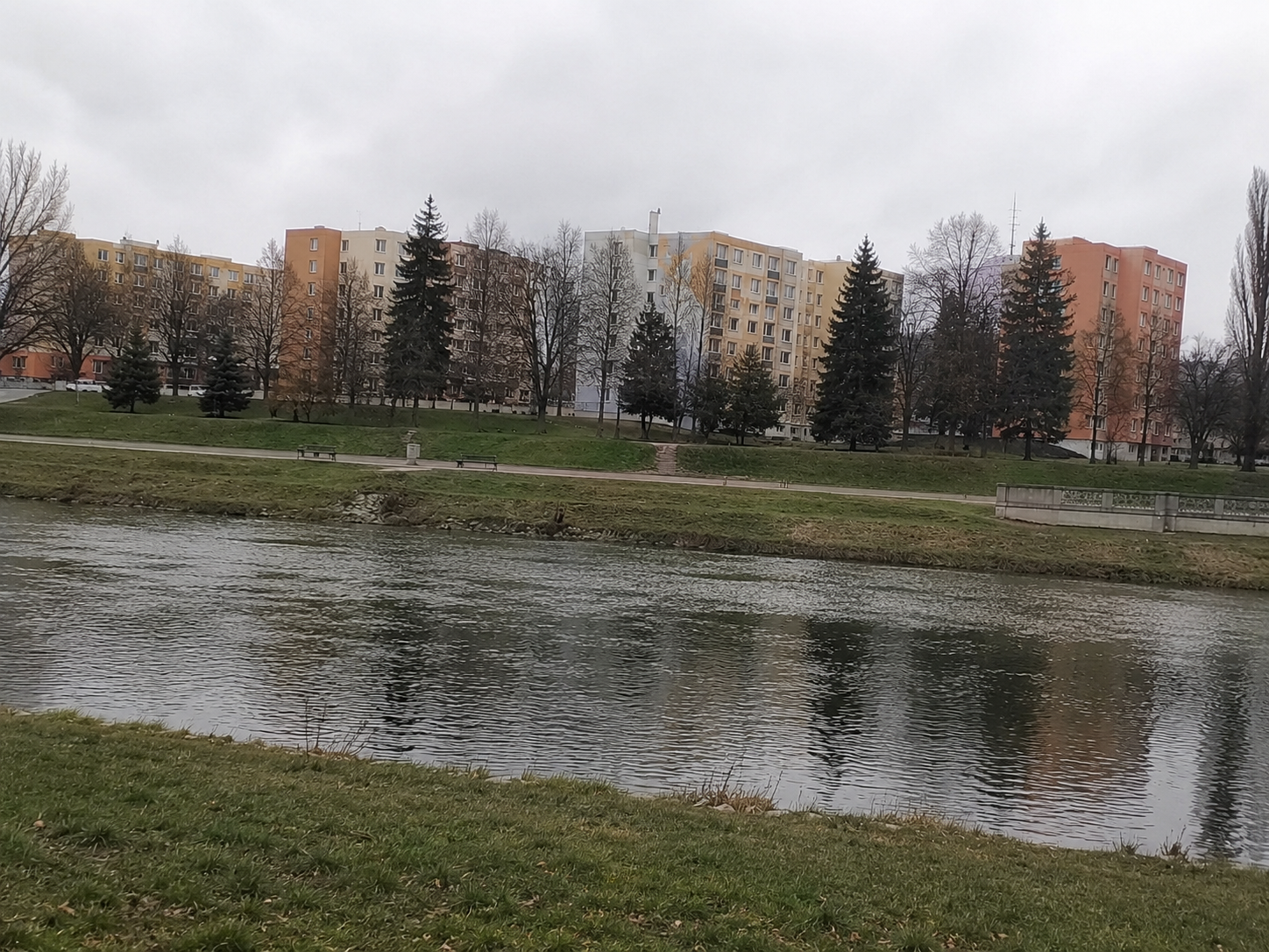 Povodna detska izba s vyhladom na sidlisko Zvolen-Zapad